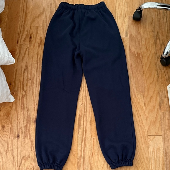 ALO Yoga Accolade Hoodie and Sweatpants, Alo Yoga Matching Set Navy Blue - Picture 9 of 11